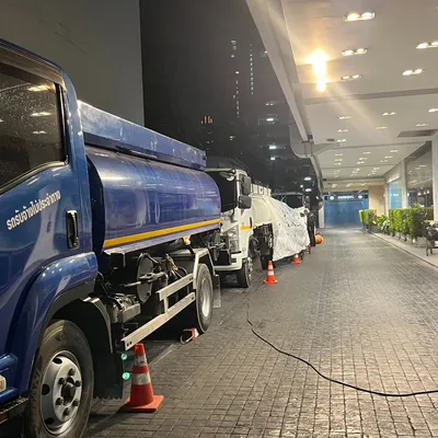 ภาพหน้างานจริงทีม KRJ Services ดูดเลนล้างบ่อบำบัดในโรงงาน 1